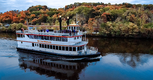 Hudson River Sightseeing Cruise with Lunch Package